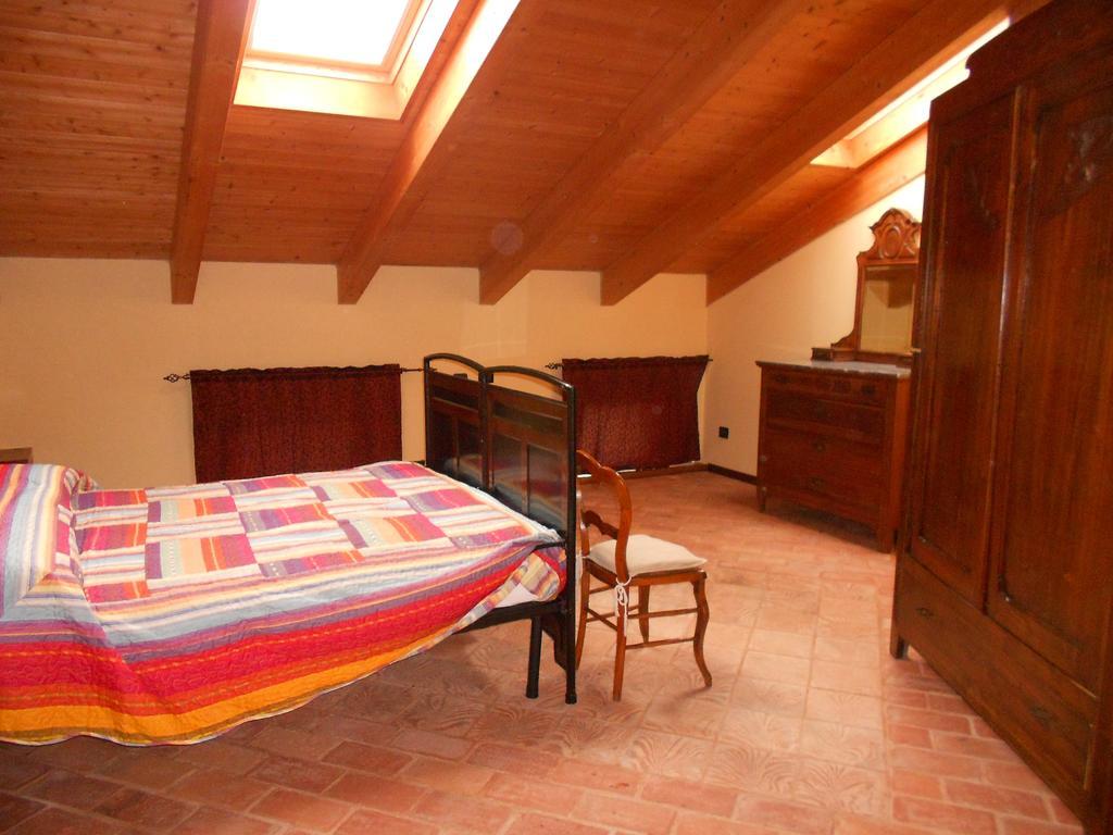 Apartamento Agriturismo Monrabbioso Cereseto Habitación foto